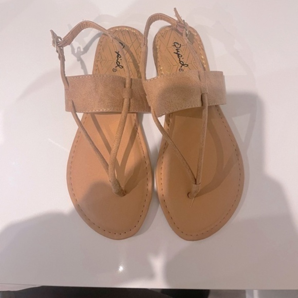 New without tags or box. NEVER WORN.